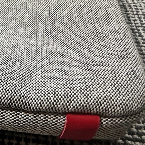 incase Terra Collection Sleeve Cream White and Fiery Red - Picture 6 of 13